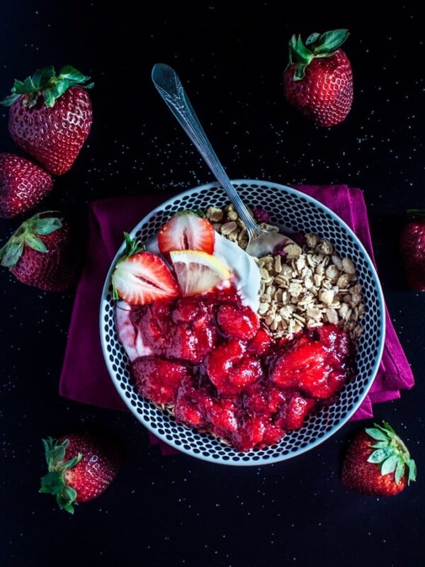 Granola with Greek yogurt and a strawberry-lemon-vanilla sauce is a lovely breakfast treat. Ready in only 15 minutes!