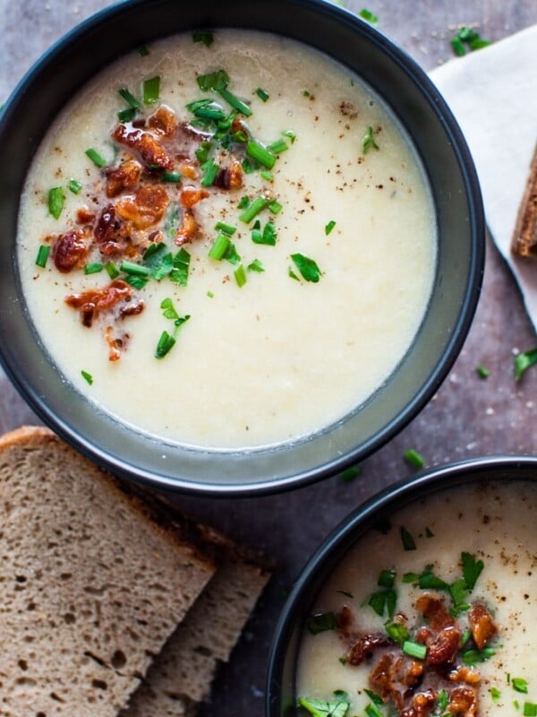 Cauliflower and leek soup - a light and healthy meal that is ready in only 40 minutes!