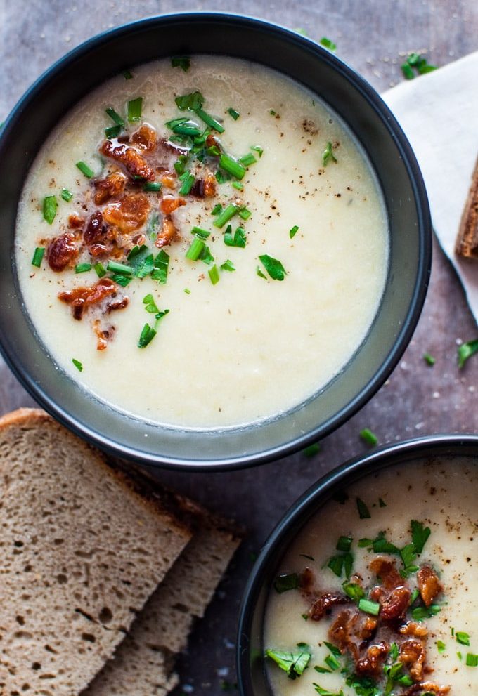 Cauliflower and leek soup - a light and healthy meal that is ready in only 40 minutes!