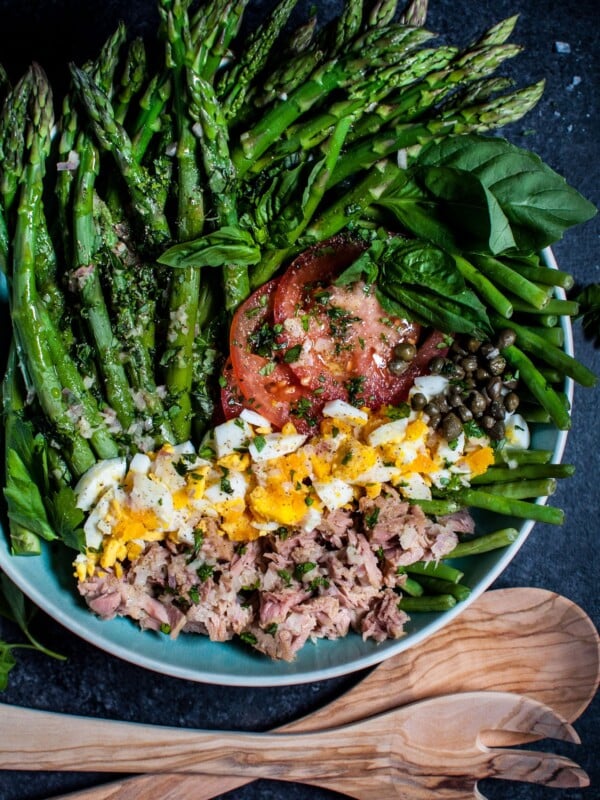 This asparagus and green bean salad is fresh, filling, and delicious!