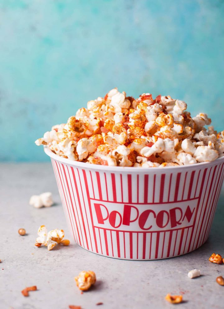 Spice up your popcorn with sriracha and bacon! This snack is fast, easy, and delicious to munch on.