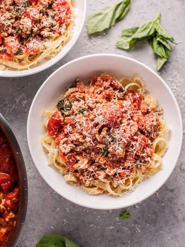 This easy 20 minute turkey bolognese is a fab weeknight pasta idea that also makes great leftovers!