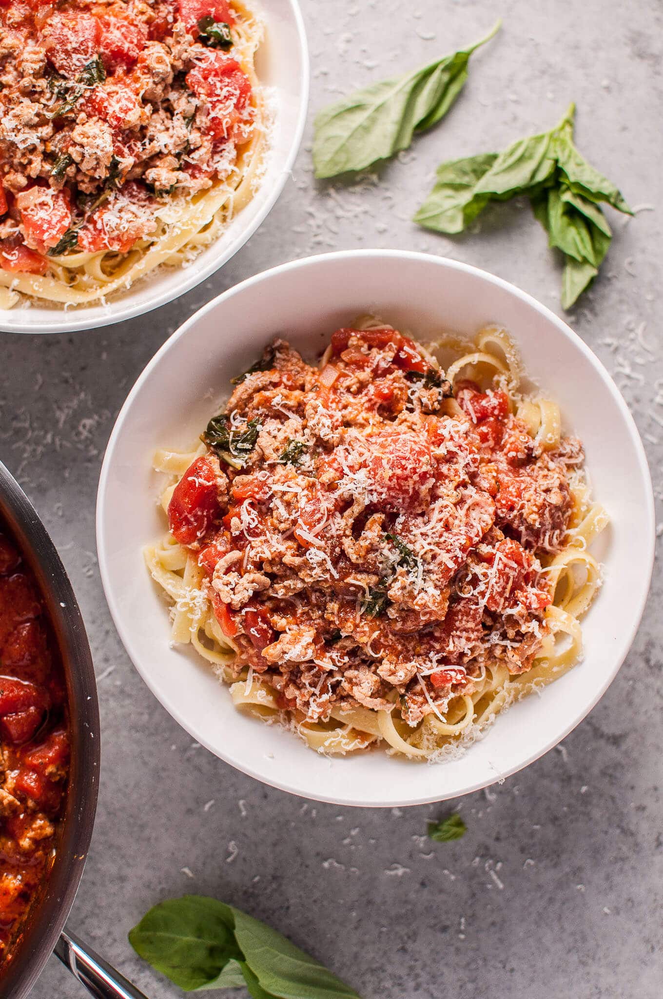 This easy 20 minute turkey bolognese is a fab weeknight pasta idea that also makes great leftovers!