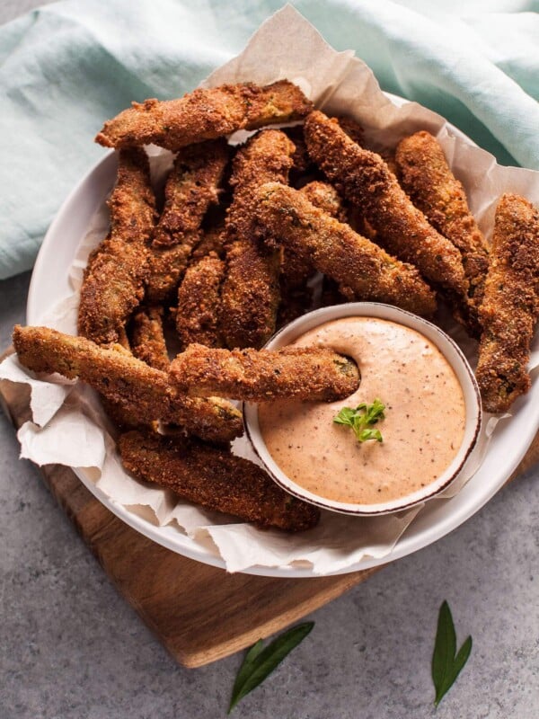 Crispy battered fried pickles with deliciously tangy remoulade sauce makes a fantastic appetizer!