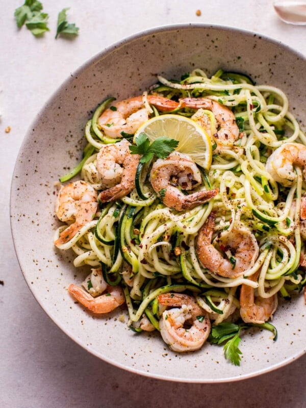 Want a fast low-carb meal that's healthy and tasty? Try these 15 minute garlic shrimp zoodles.