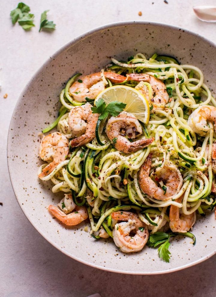 Want a fast low-carb meal that's healthy and tasty? Try these 15 minute garlic shrimp zoodles.