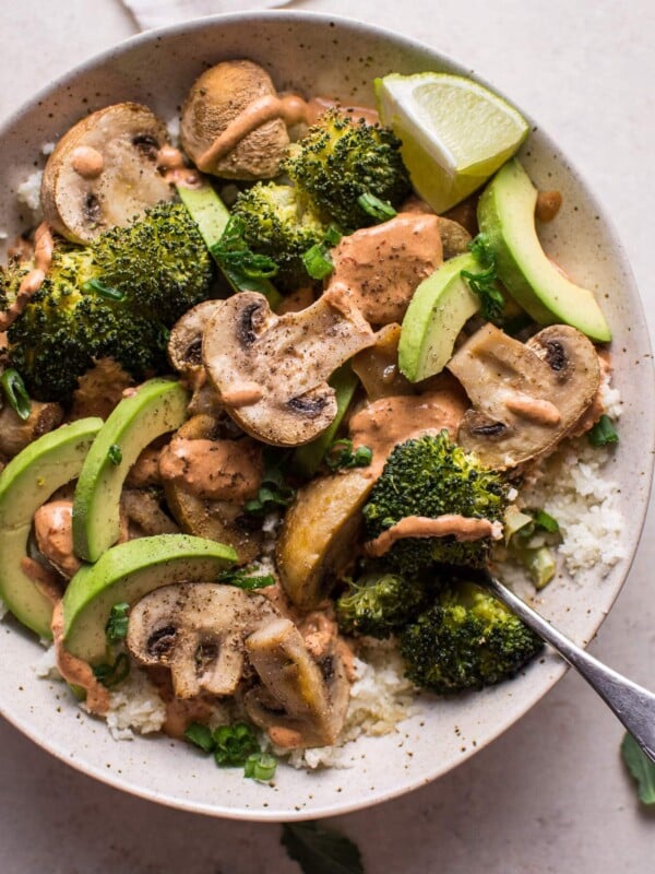 This spicy chipotle Buddha bowl with cauliflower rice is a filling, healthy, vegetarian, and low-carb meal. Roasted mushrooms and broccoli are the stars of the show.