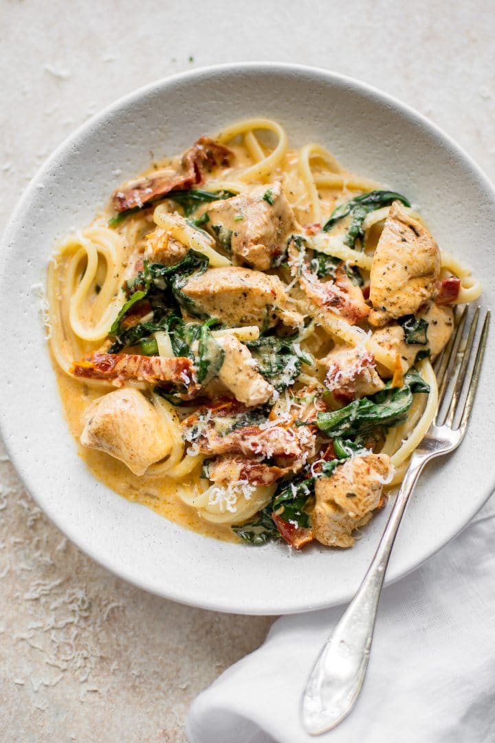 make this easy chicken, spinach, and sun-dried tomato pasta with