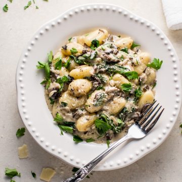 This creamy mushroom and spinach gnocchi is a restaurant-worthy dinner made in one pan and ready in less than 30 minutes!