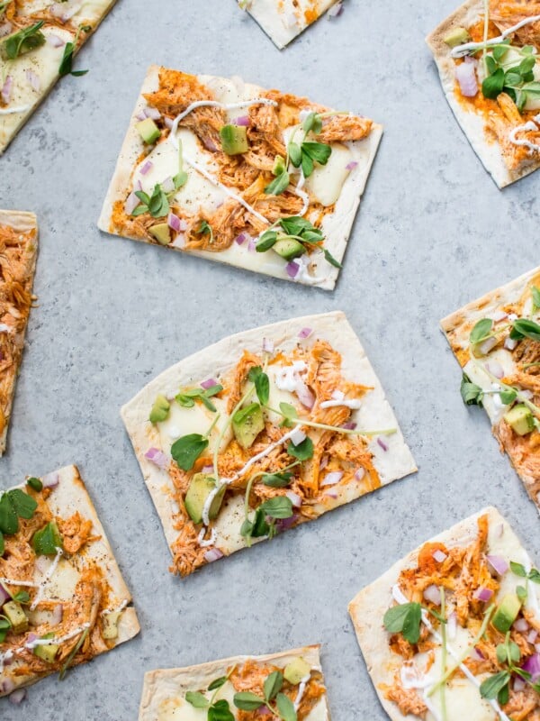 This skinny buffalo chicken flatbread pizza is a lighter way to enjoy the flavor of buffalo chicken wings. If you like it spicy, you'll love this healthy flatbread recipe! 