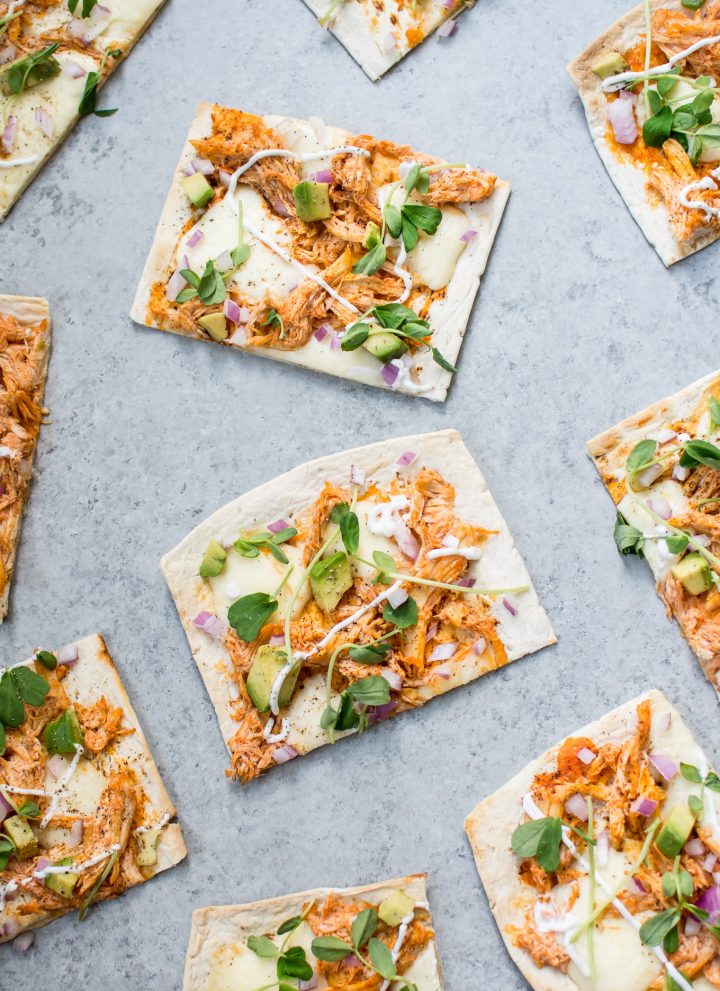 This skinny buffalo chicken flatbread pizza is a lighter way to enjoy the flavor of buffalo chicken wings. If you like it spicy, you'll love this healthy flatbread recipe! 