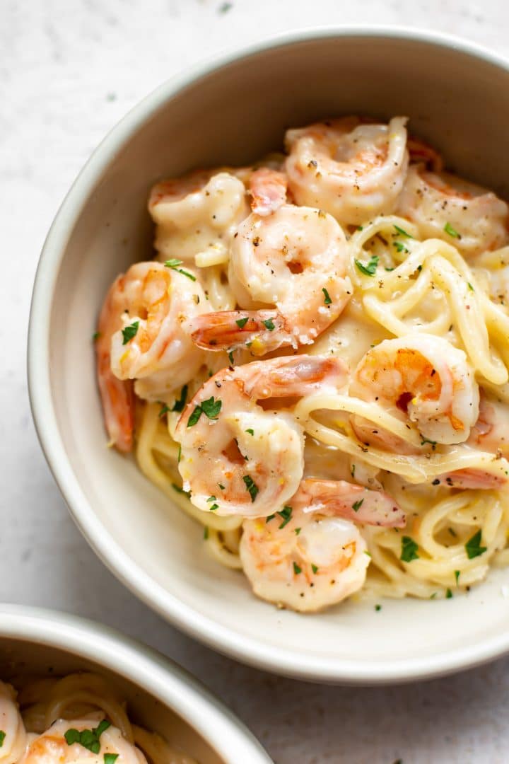 lemon garlic parmesan shrimp pasta in two bowls