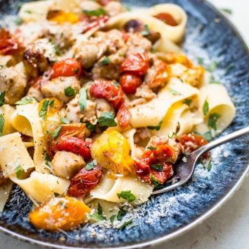 This roasted tomato and chicken sausage pasta is ridiculously easy and bursting with flavor. All you need is a few simple ingredients and your oven!