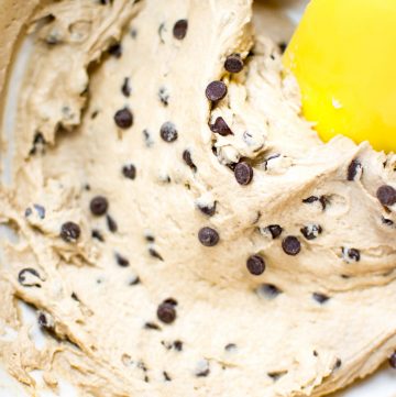 This vegan cookie dough frosting is the perfect easy topping for cookies or cupcakes! A delicious eggless chocolate chip cookie dough icing recipe.