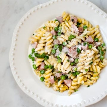 This one pot ham and pea pasta recipe is quick, simple, and a perfect way to use up leftover ham from the holidays!