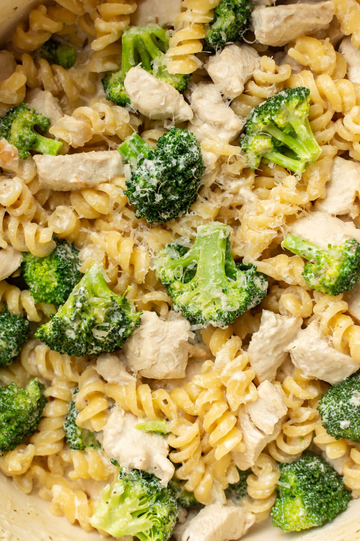closeup of a pot with broccoli and chicken pasta