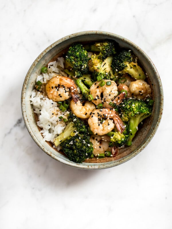 These easy shrimp and broccoli bowls are quick, healthy, and delicious! The perfect tasty weeknight meal idea. 