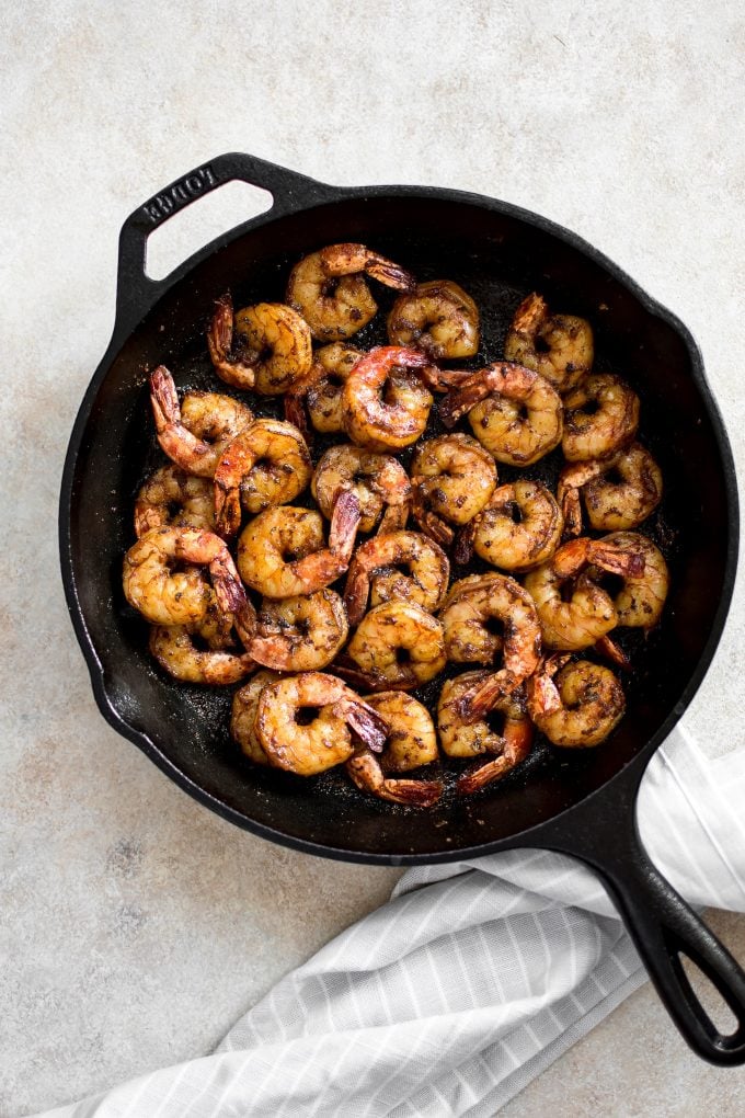 a cast iron skillet with seasoned blackened shrimp