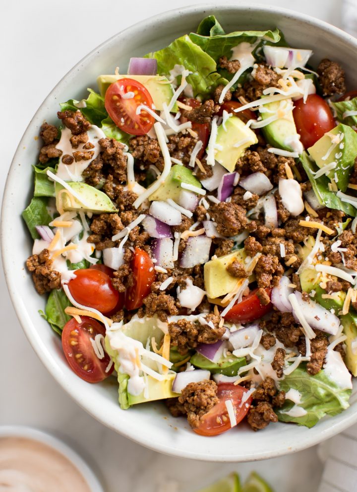 This low-carb taco salad recipe is healthy, easy to make, and it's ready in less than 30 minutes. This beef taco salad is loaded with delicious southwest flavors! A clean eating recipe that's perfect for meal prep. 