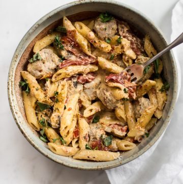 This easy one pot Cajun sausage pasta recipe is flavorful comfort food at its best! Ready in just over half an hour. Perfect for a weeknight dinner.