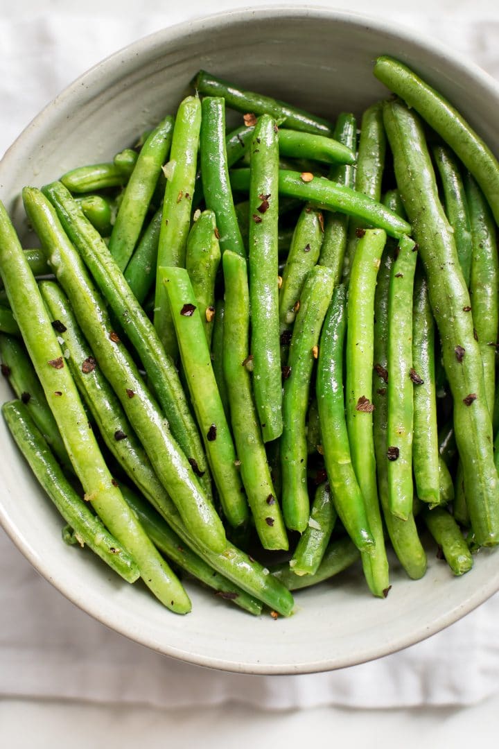 close-up of healthy chili garlic green beans in a bowl