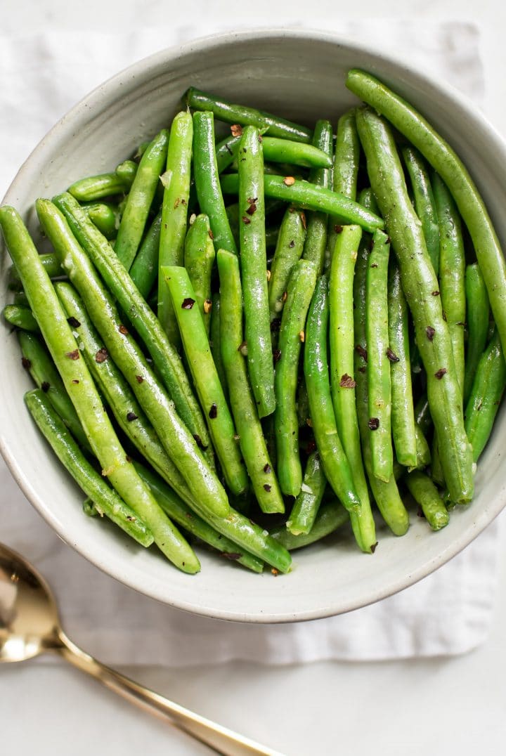 close-up of chili garlic green beans in a bowl