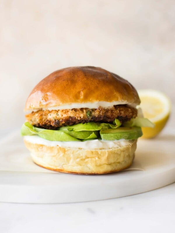 These easy salmon burgers are healthy, quick, fresh, and have a Cajun twist. Want to know how to cook these delicious burgers? Click for the recipe! Make them low-carb with lettuce, or load up a bun.