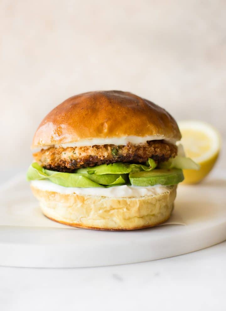 These easy salmon burgers are healthy, quick, fresh, and have a Cajun twist. Want to know how to cook these delicious burgers? Click for the recipe! Make them low-carb with lettuce, or load up a bun.