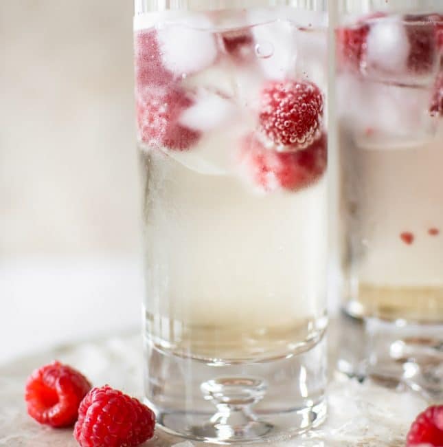 This simple sparkling elderflower mocktail is perfect for summer parties, girls' nights, teenagers, brunch, pregnancy, or any occasion where you want an alcohol-free drink.