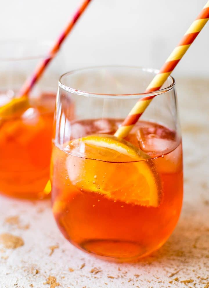 The Aperol spritz is the perfect summer cocktail recipe! Great for parties.