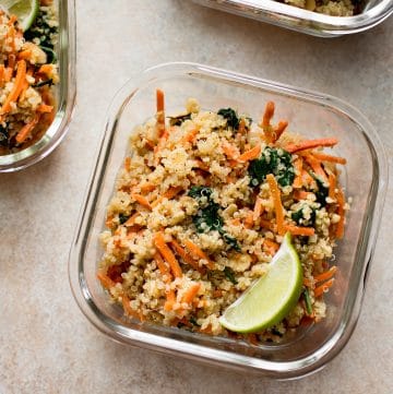 Want more plant based meals? These vegan meal prep bowls with spinach, carrots, quinoa, and a delicious light dressing are quick and easy. Great for meal prep beginners!