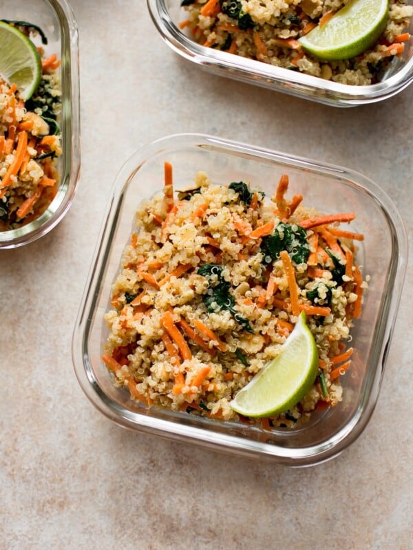 Want more plant based meals? These vegan meal prep bowls with spinach, carrots, quinoa, and a delicious light dressing are quick and easy. Great for meal prep beginners!