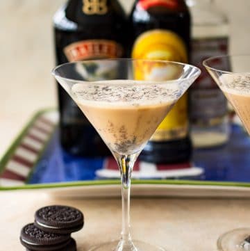 The Christmas cookie cocktail - a festive holiday drink recipe that Santa (or you) will love!