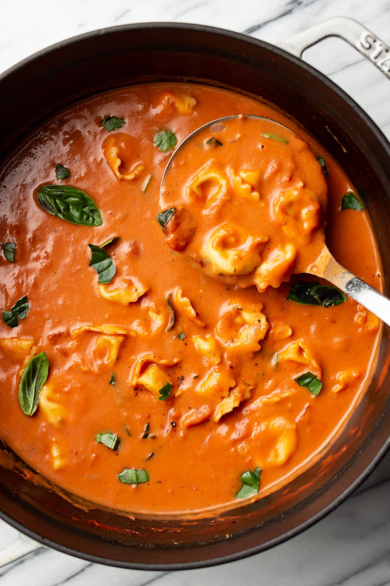 https://www.saltandlavender.com/wp-content/uploads/2019/02/tomato-tortellini-soup-1.jpg