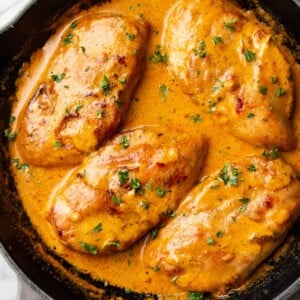 a skillet with chicken lazone