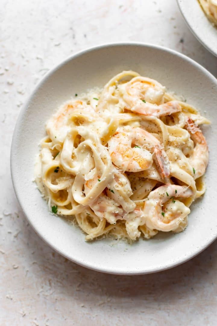 shrimp alfredo pasta in two bowls