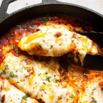 close-up of skillet salsa chicken with cheese pull