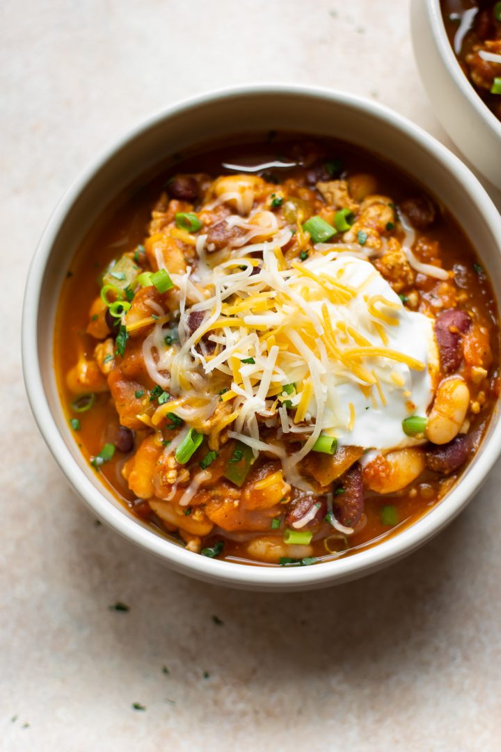 ground turkey pumpkin chili in two bowls