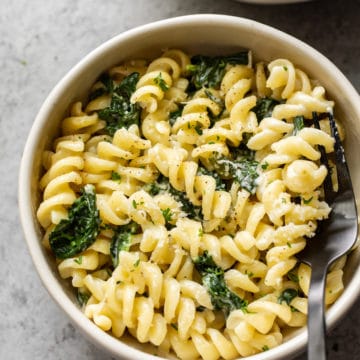 spinach goat cheese pasta in two bowls