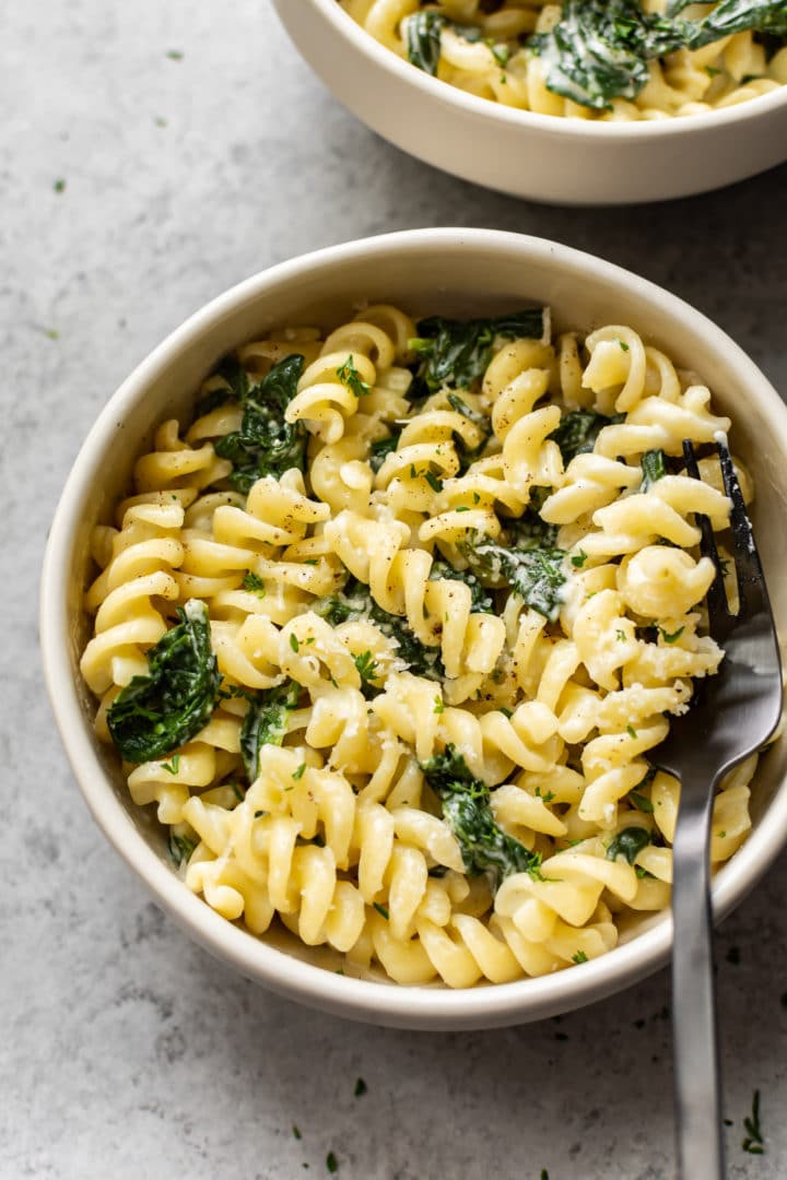 spinach goat cheese pasta in two bowls