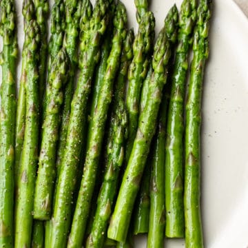 the best asparagus on a beige plate