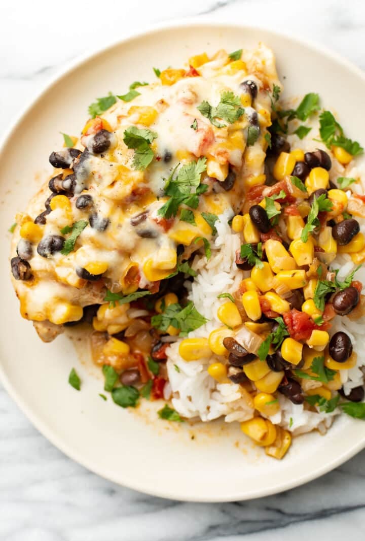 a plate with santa fe chicken and white rice