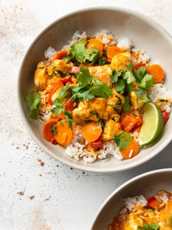 The best Thai chicken curry (in two beige bowls)