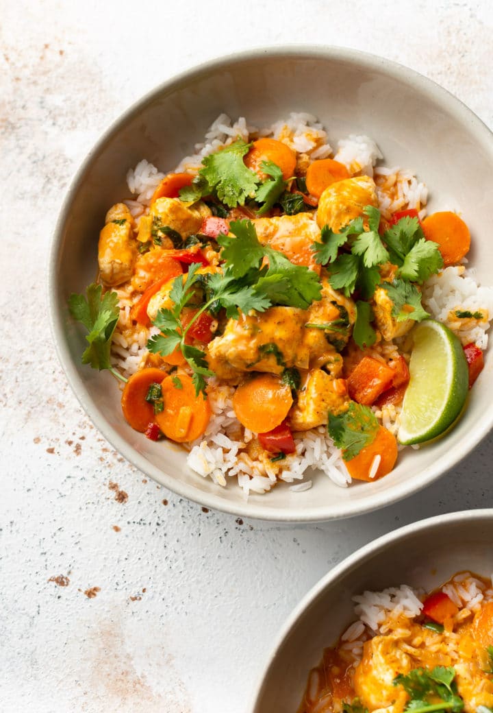 The best Thai chicken curry (in two beige bowls)