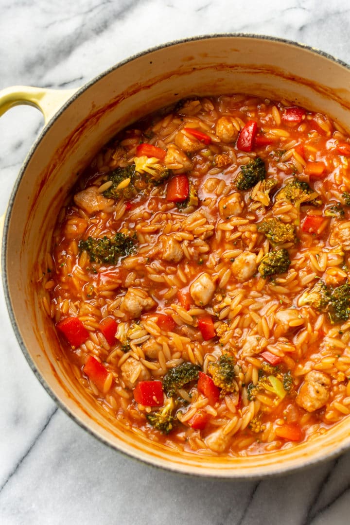 tomato orzo with chicken sausage and broccoli in a pot