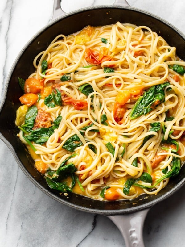 garlic butter pasta with fresh tomatoes tossed with linguine in a skillet