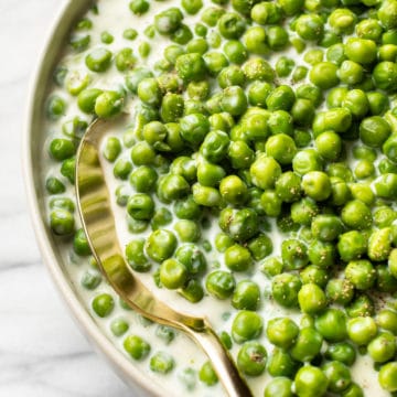 close-up of creamed peas in a serving bowl