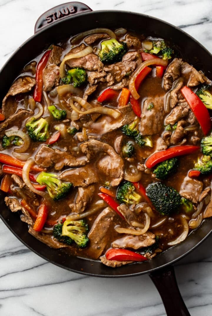 a cast iron skillet with steak stir fry